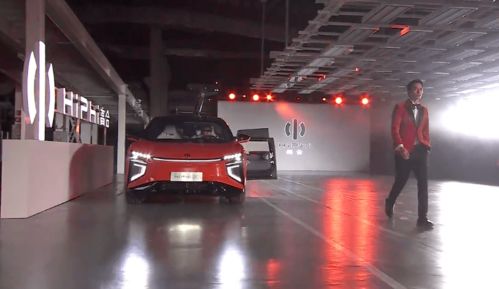 跨界營(yíng)銷(xiāo)新典范 高合汽車(chē)聯(lián)動(dòng)Scabal工廠(chǎng)走秀，重構(gòu)汽車(chē)銷(xiāo)售體驗(yàn)